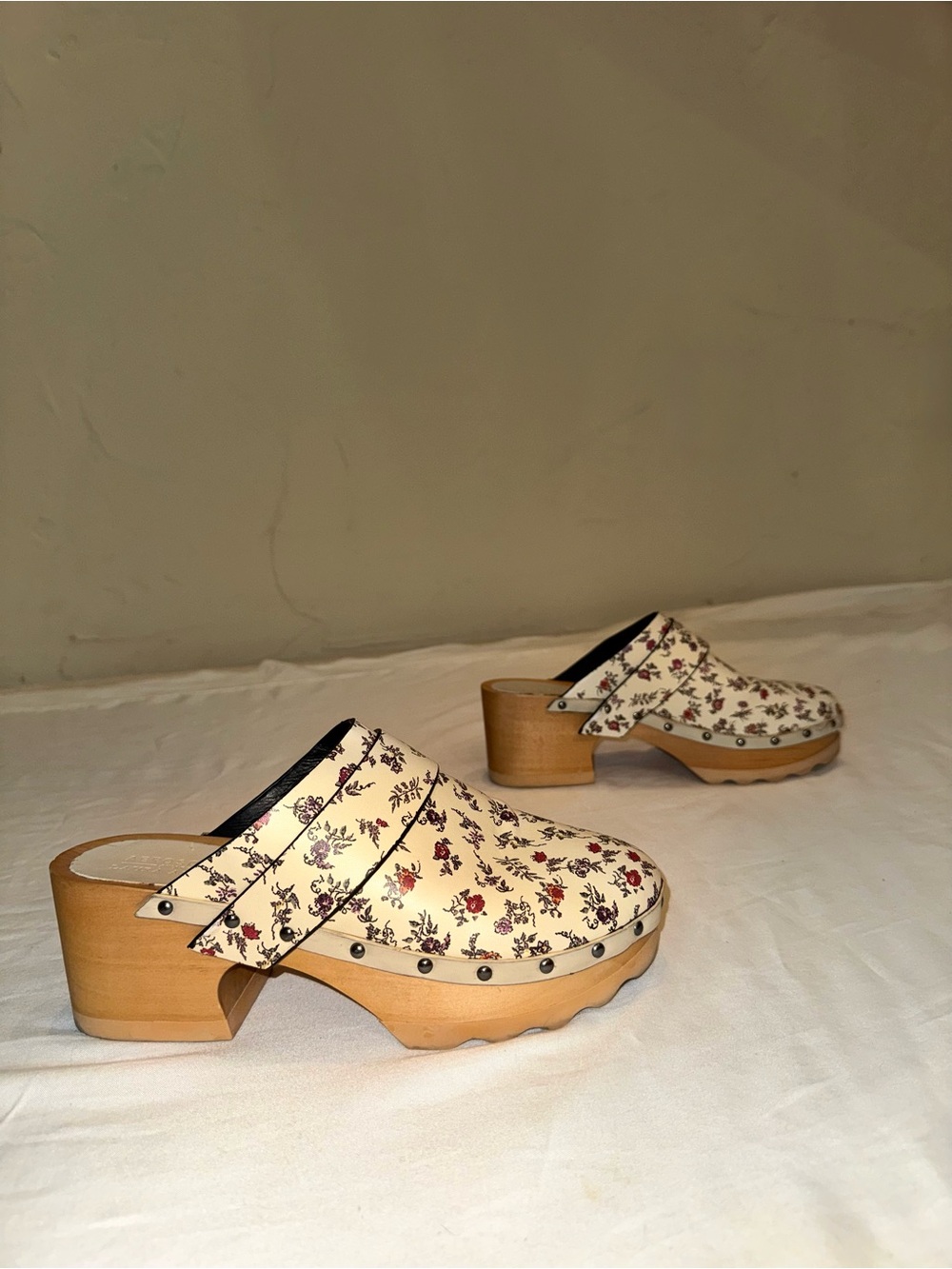 AEROSOLES Cream Floral Clog Mules with Wood Heel